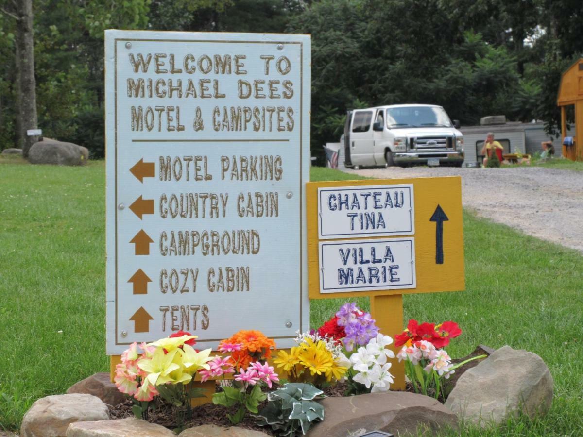 Michael Dee'S Motel East Durham Exterior foto